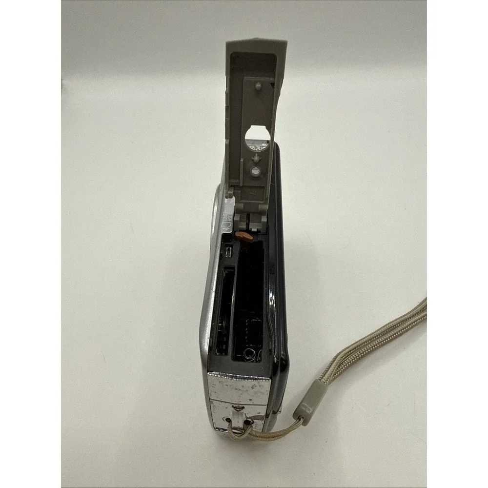 Canon PowerShot SD630 Digital ELPH Camera 6MP Untested For Parts Repair